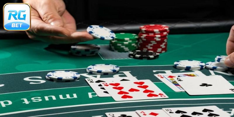 Bước cuối của trận đấu xì dách